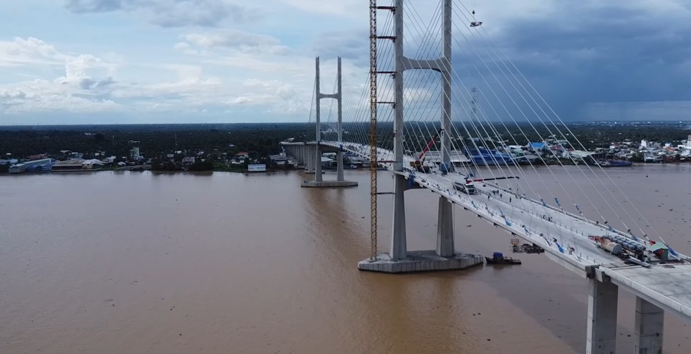 Việt Nam sắp đón ‘siêu’ cầu dây văng hơn 6.800 tỷ đồng: Huy động gần 600 nhân sự cùng 150 thiết bị máy móc dồn toàn lực khánh thành trước dịp lễ lớn của dân tộc - ảnh 1