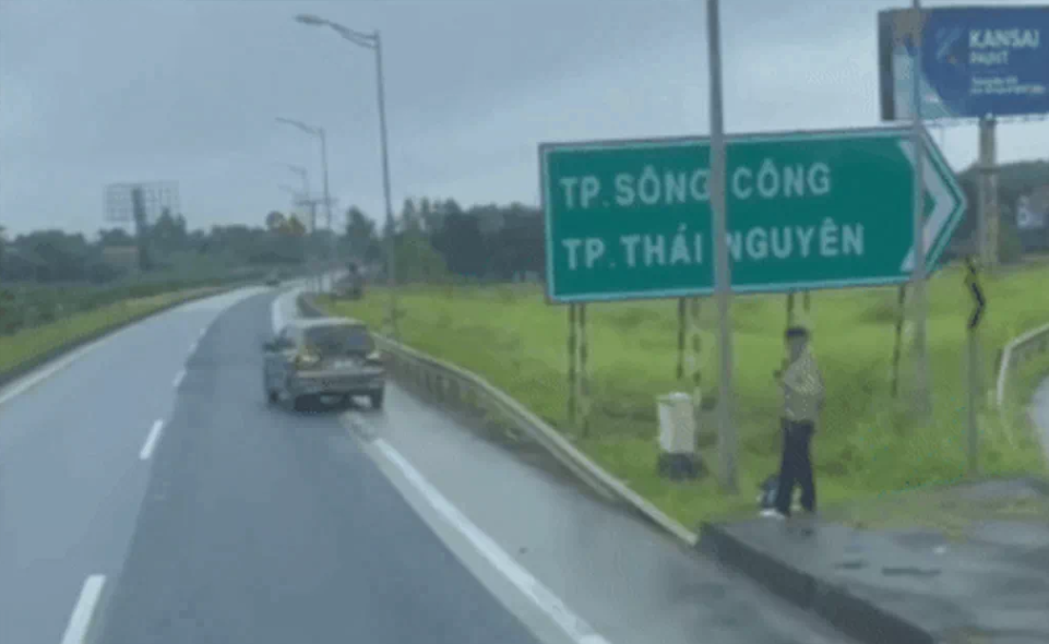 Phạm lỗi này trên cao tốc, nữ tài xế bị phạt 35 triệu, trừ 10 điểm GPLX - ảnh 1