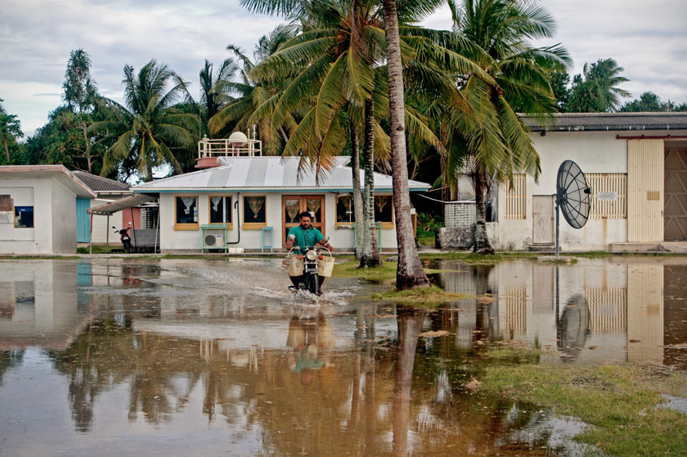 Đất nước sắp chìm xuống biển, người dân quốc gia 26km2 ‘hẹp nhất thế giới’ phải di cư  - ảnh 2