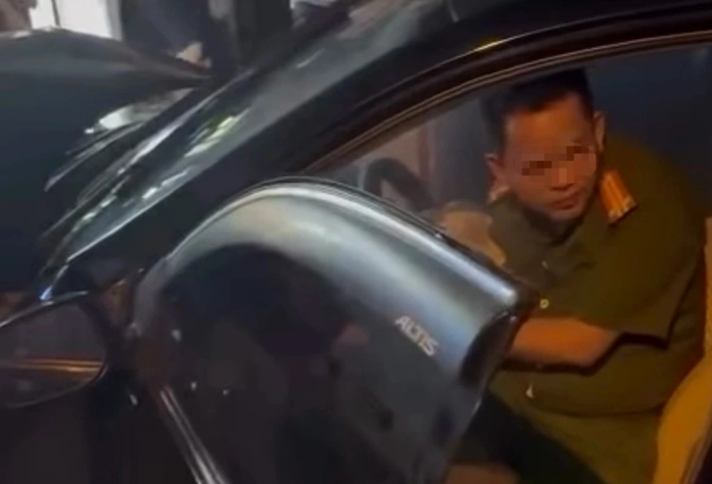 Tạm đình chỉ công tác một cán bộ công an  - ảnh 2