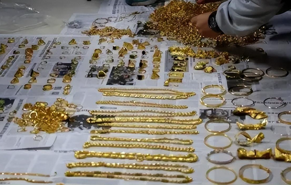 Thu giữ 10 siêu xe, tiền mặt, túi hiệu cùng nhiều bất động sản của giám đốc biển thủ 182 tỷ đồng - ảnh 1