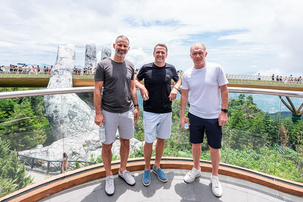 Cây cầu đẹp nhất thế giới của Việt Nam vừa được 3 huyền thoại MU ghé thăm: Tọa lạc ở độ cao hơn 1.400m, từng đoạt giải ‘Oscar’ du lịch - ảnh 2