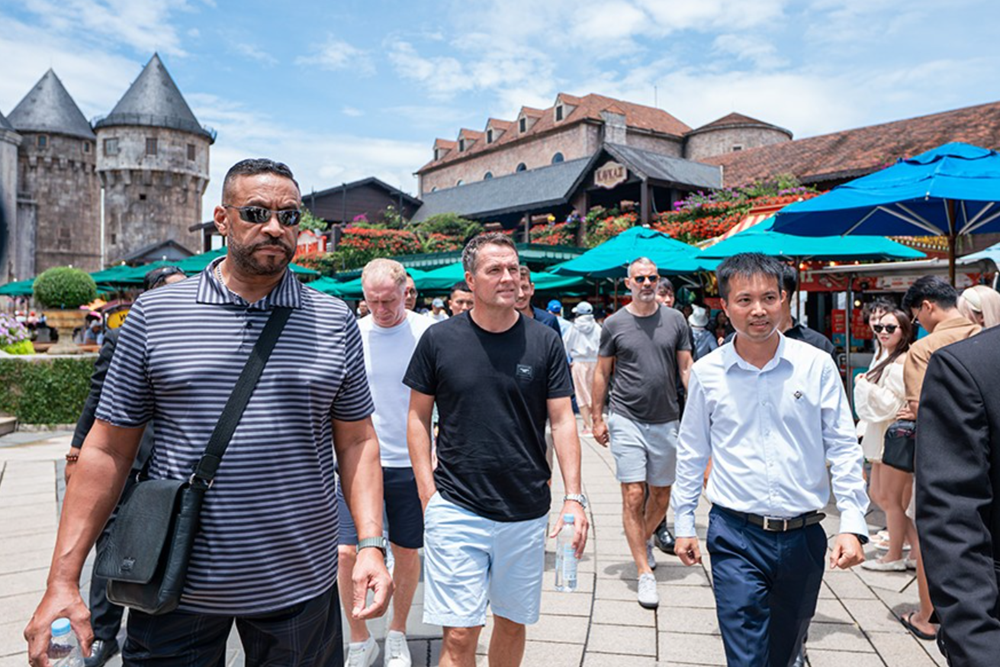 Cây cầu đẹp nhất thế giới của Việt Nam vừa được 3 huyền thoại MU ghé thăm: Tọa lạc ở độ cao hơn 1.400m, từng đoạt giải ‘Oscar’ du lịch - ảnh 1