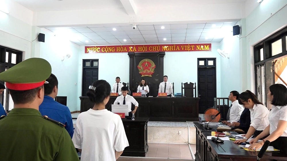 Tuyên phạt Ngọc Huyền, 17 tuổi hơn 7 năm tù vì lừa bán trẻ em sang Campuchia - ảnh 2