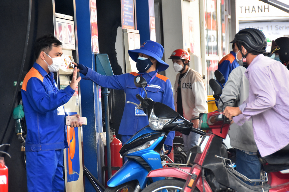 Chính thức giảm giá xăng dầu từ hôm nay - ảnh 2