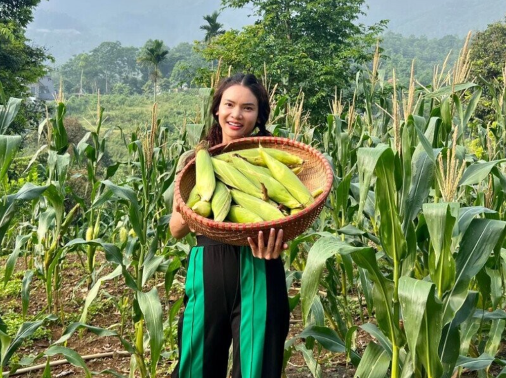 Nữ NSND trẻ nhất Việt Nam sống trong biệt phủ ngoại ô hơn 8.000m2, U50 cưới chồng doanh nhân - ảnh 7