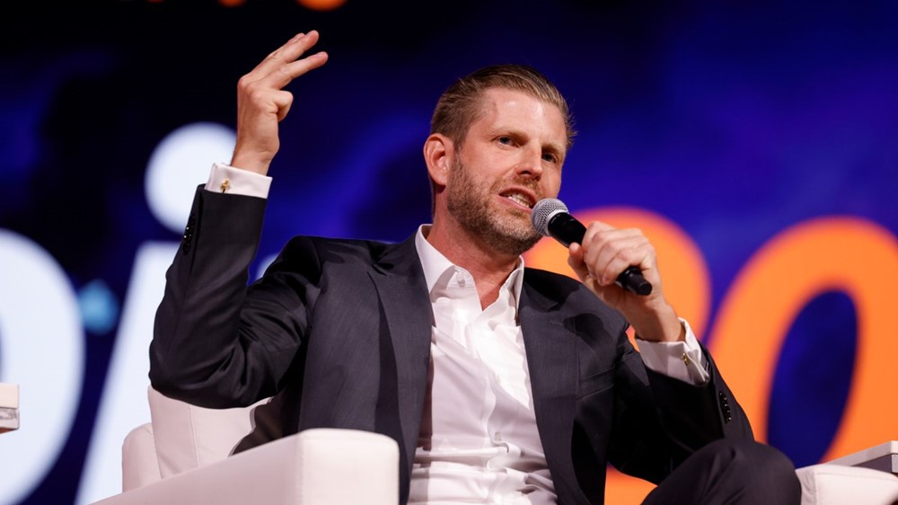 Bỏ địa ốc, ôm tiền số, ông Trump kiếm 620 triệu USD chỉ trong vài tháng - ảnh 2