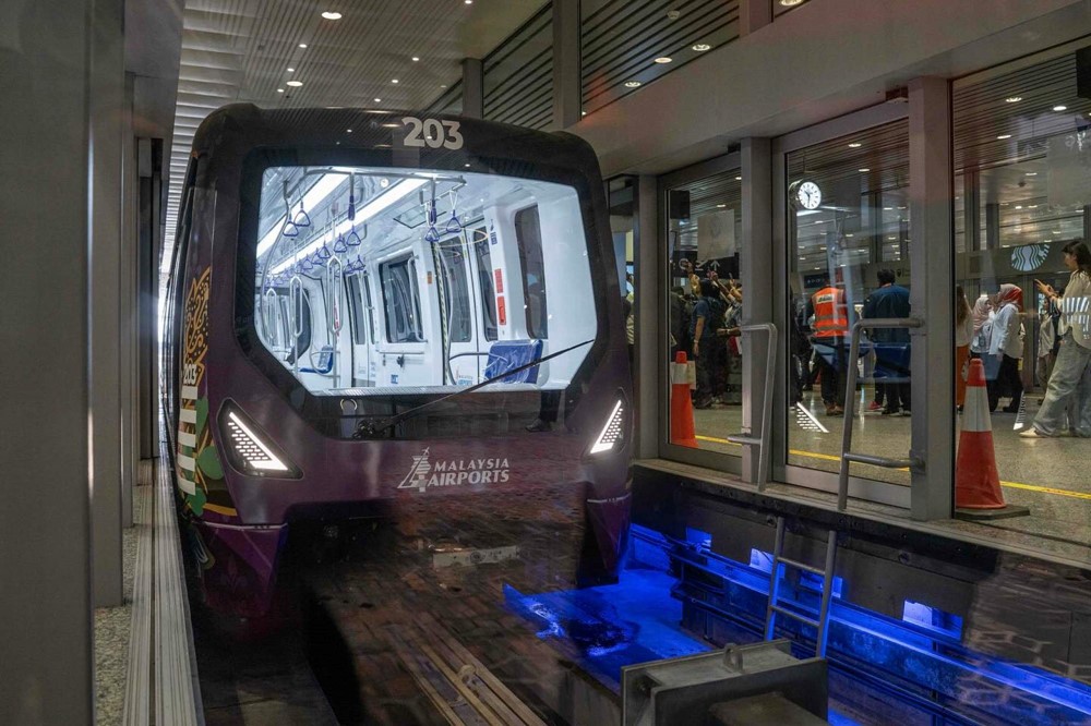 Tuyến tàu trị giá 2.600 tỷ đồng trục trặc liên tục chỉ sau 1 tuần tái vận hành, hành khách bức xúc - ảnh 1