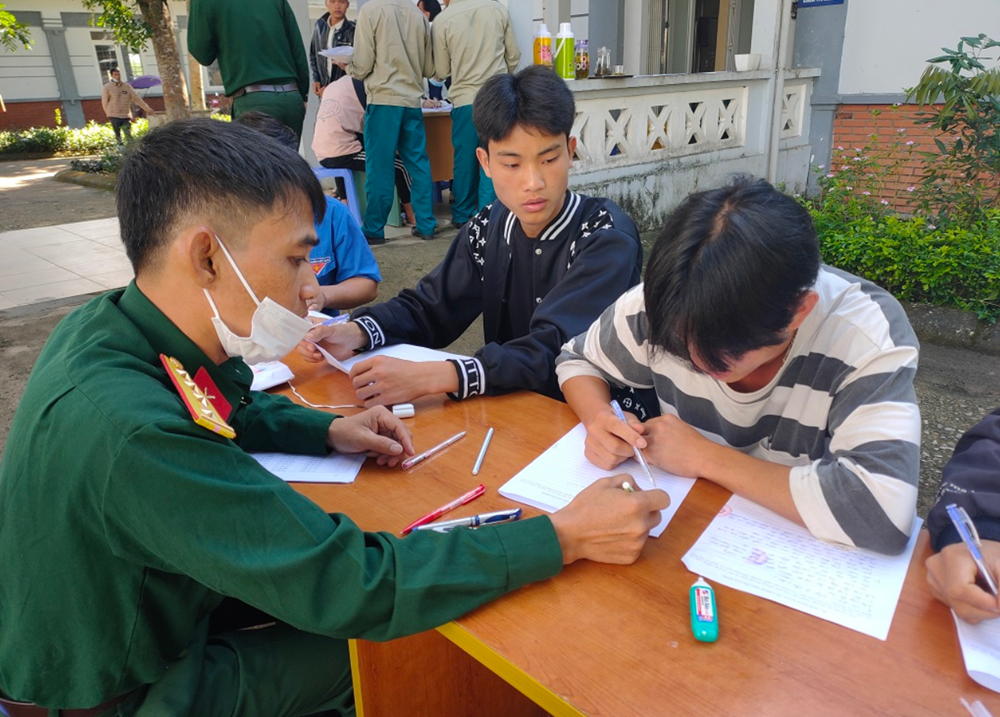 Bộ Quốc phòng: Không gọi nhập ngũ công dân bị cận trên mức độ này - ảnh 3