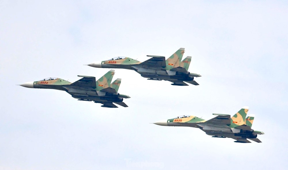 Huy động 9 tốp bay với 30 máy bay nhận nhiệm vụ quan trọng của quốc gia - ảnh 1