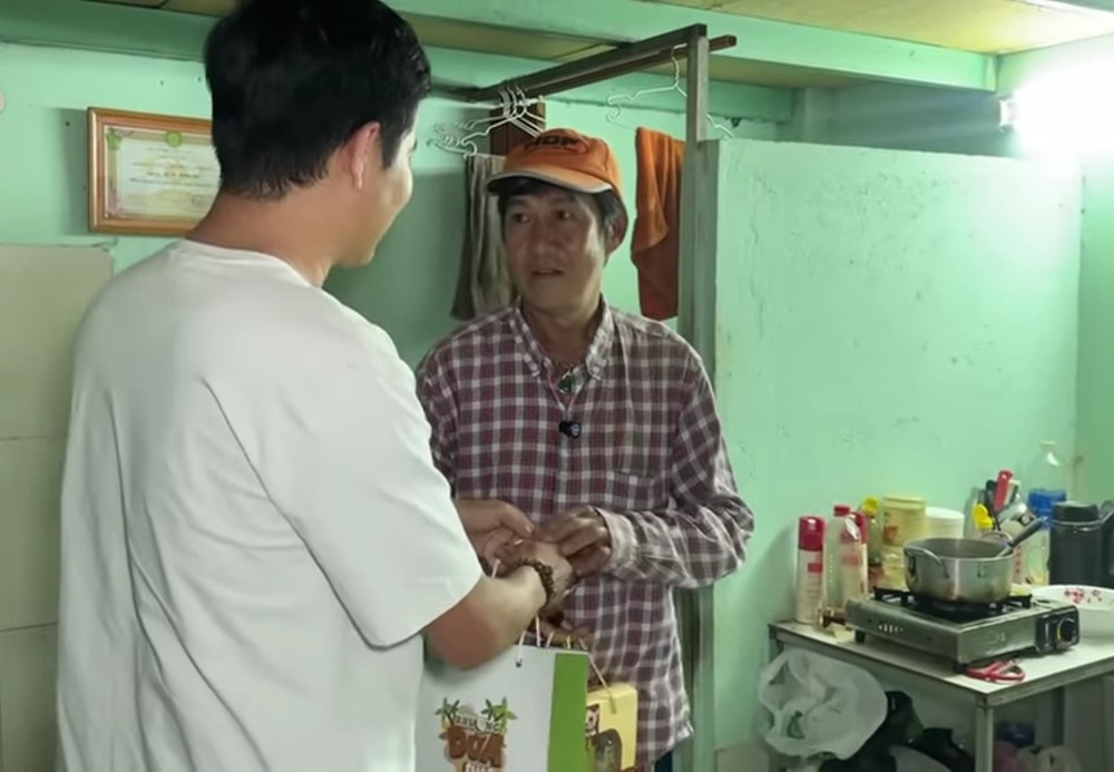 Nam ca sĩ nổi tiếng cả nước từng nhận cát-xê 2 cây vàng một đêm: Nay chạy xe ôm, sống cô quạnh trong căn trọ 10m2 - ảnh 5