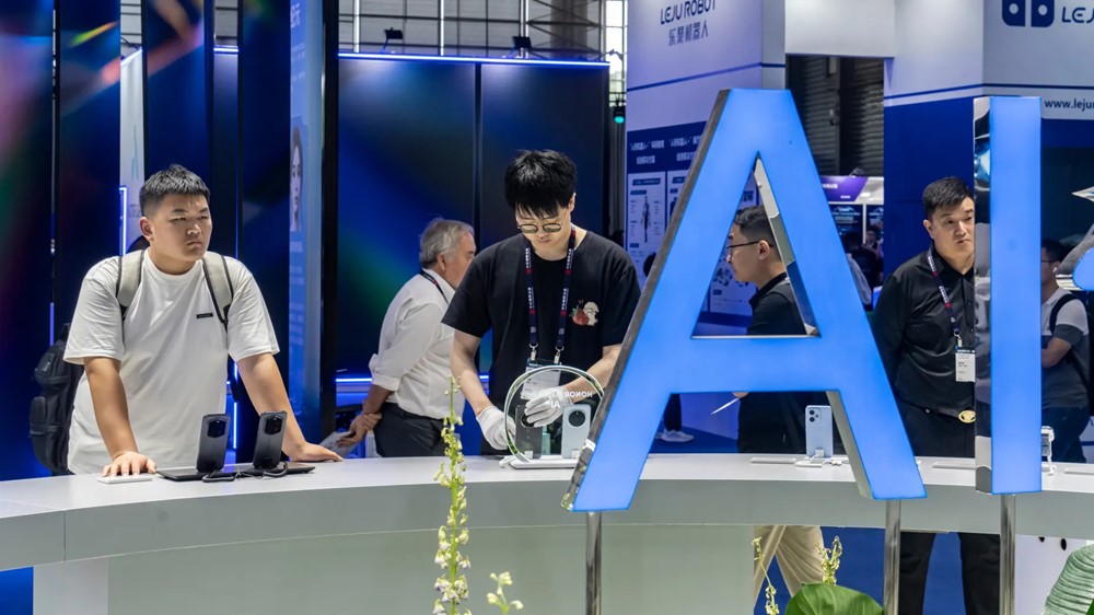 AI mới của Trung Quốc gây sốc: Lập trình giỏi hơn ChatGPT, giá rẻ chưa từng có - ảnh 1