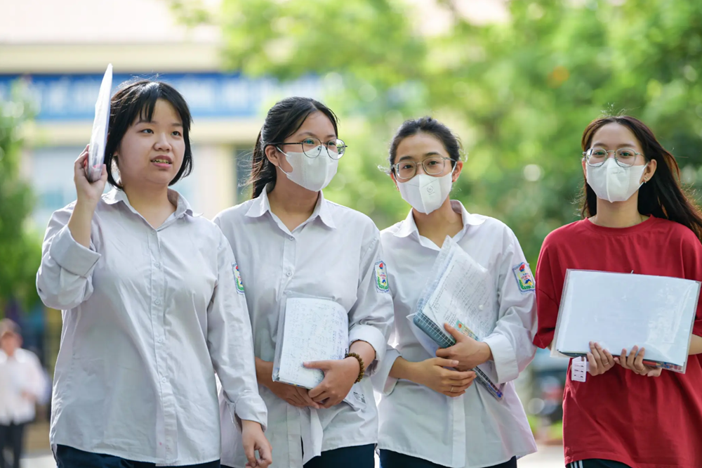 Chi tiết phổ điểm chính thức của 12 môn thi tốt nghiệp THPT 2025 - ảnh 3