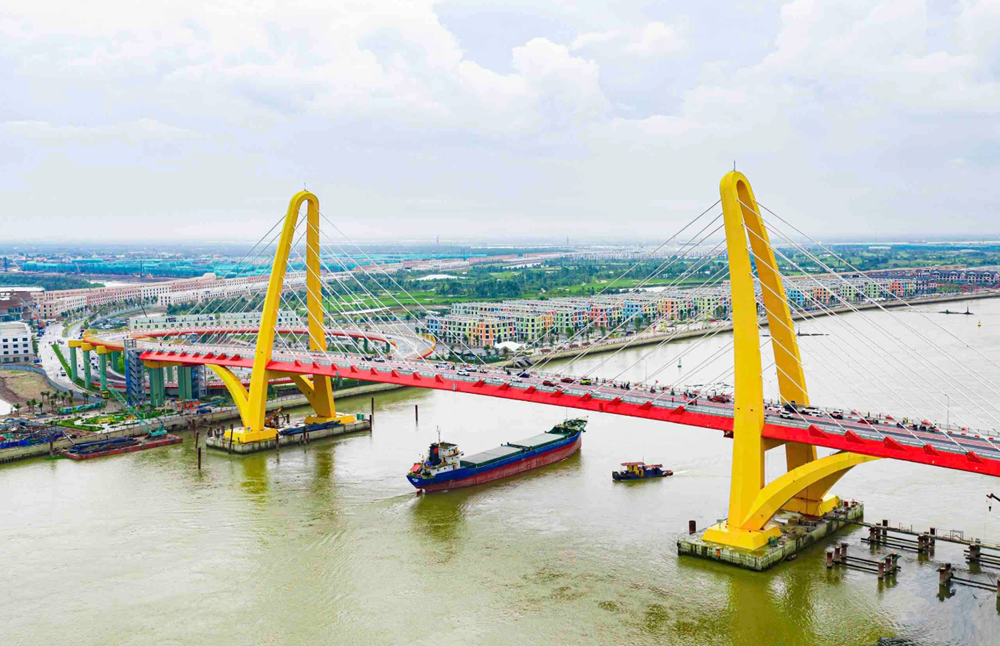 Hôm nay, chính thức thông xe cây cầu 2.300 tỷ kết nối ‘đảo tỷ phú’ của ông Phạm Nhật Vượng với trung tâm TP nhỏ nhất cả nước - ảnh 1