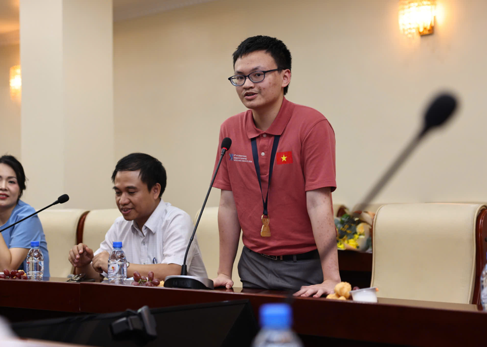 ‘Thần đồng’ Hóa học Việt Nam vừa giành Huy chương Vàng Olympic quốc tế: 2 năm liền đạt giải Nhất HSG quốc gia, IELTS 8.0, SAT hơn 1.500 điểm - ảnh 6