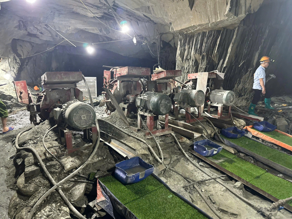 Bắt gần 60 người khai thác vàng trái phép, thu giữ số vàng gần 4 tỷ, hơn 1.400 kíp nổ điện, 31kg thuốc nổ - ảnh 5