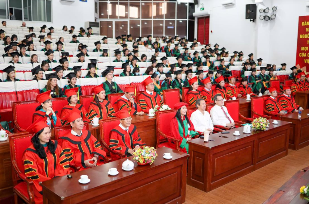 Tin quan trọng: Trước 31/12/2025, nhóm cán bộ y tế này phải có chứng chỉ đào tạo mới được tiếp tục hành nghề - ảnh 3