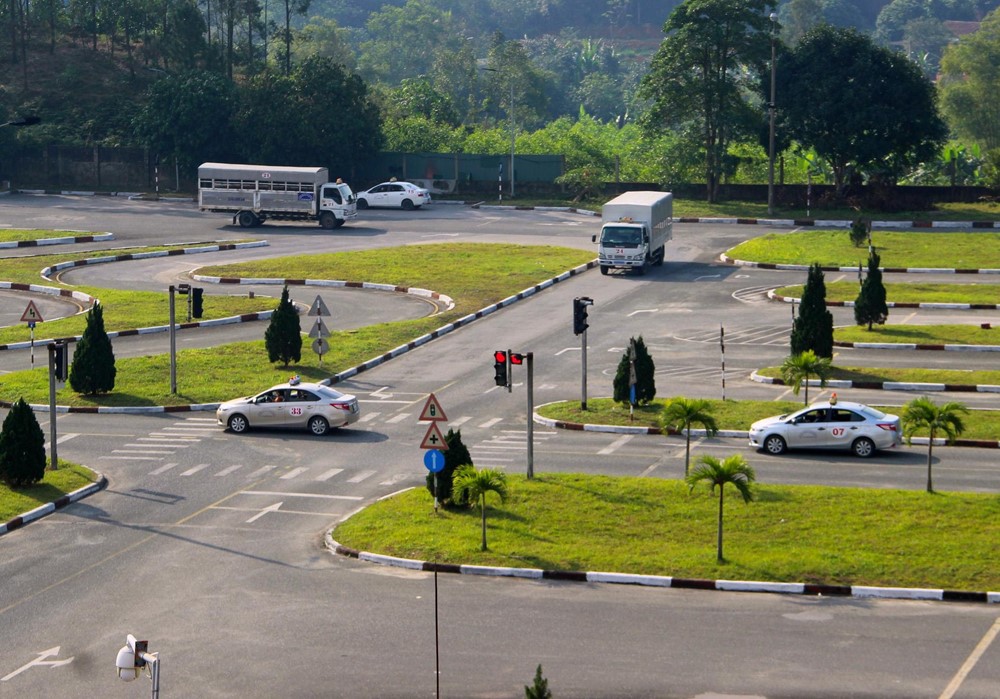 Chỉ hơn 1 tháng nữa, Bộ Xây dựng sẽ áp dụng quy định mới về đào tạo lái xe - ảnh 1