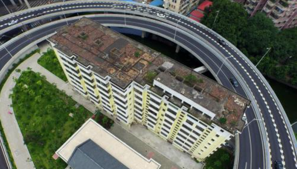 Ngôi nhà 'lọt thỏm' giữa vòng xoay cao tốc vì chủ nhà không chịu di dời, ngốn thêm 364 tỷ đồng của chủ đầu tư - ảnh 3