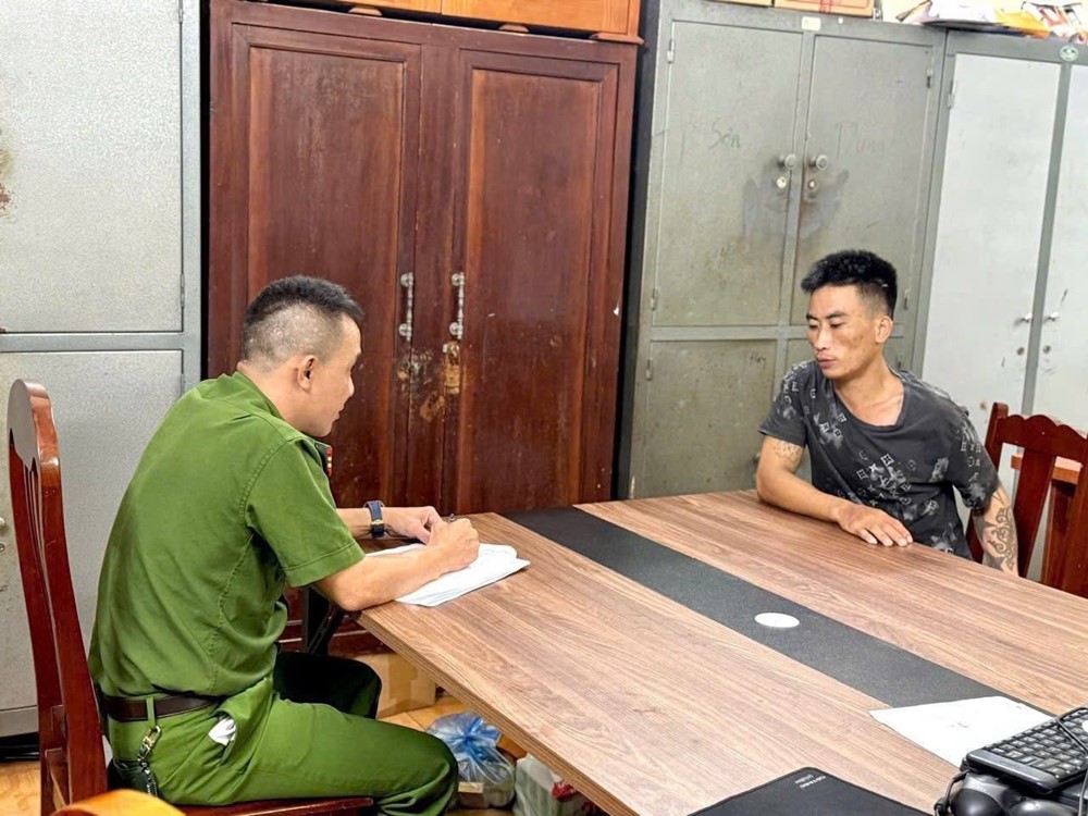 Tài xế taxi bị đập kính, tấn công bằng dao trong đêm: Khởi tố vụ án  - ảnh 4