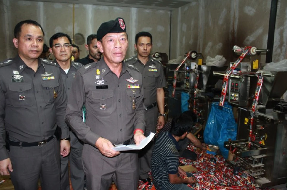 Đột kích, bắt giữ 7 người, tịch thu hơn 89.000 gói Nescafé giả - ảnh 2