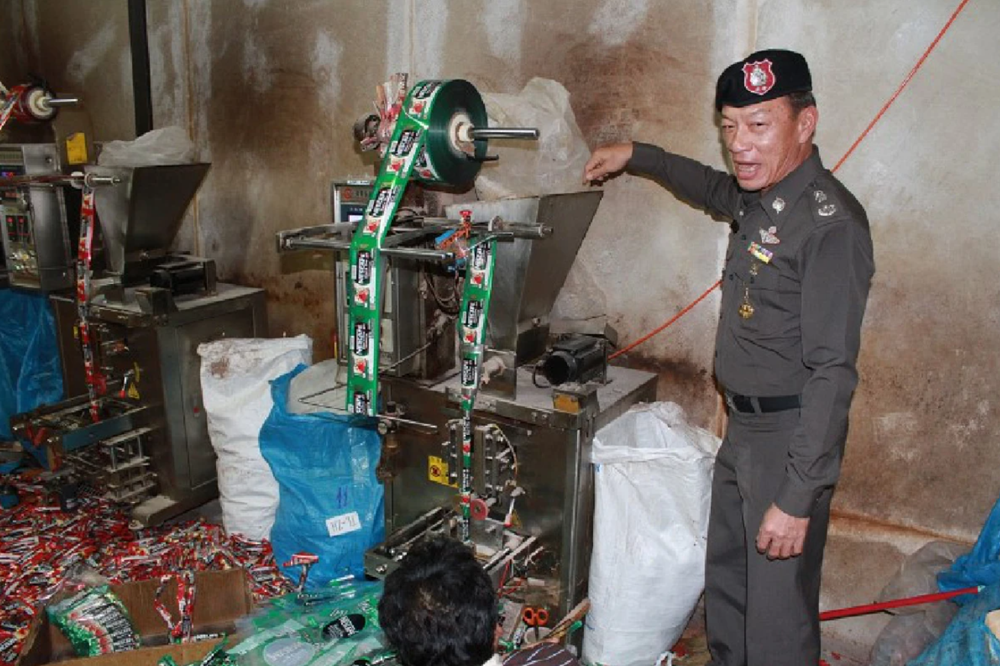 Đột kích, bắt giữ 7 người, tịch thu hơn 89.000 gói Nescafé giả - ảnh 3