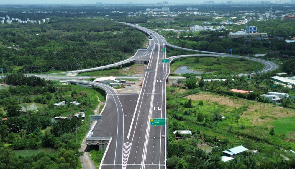 Sắp khánh thành cây cầu dây văng có tĩnh không cao nhất Việt Nam, tổng vốn đầu tư 2.800 tỷ, thi công trong 10 năm - ảnh 4