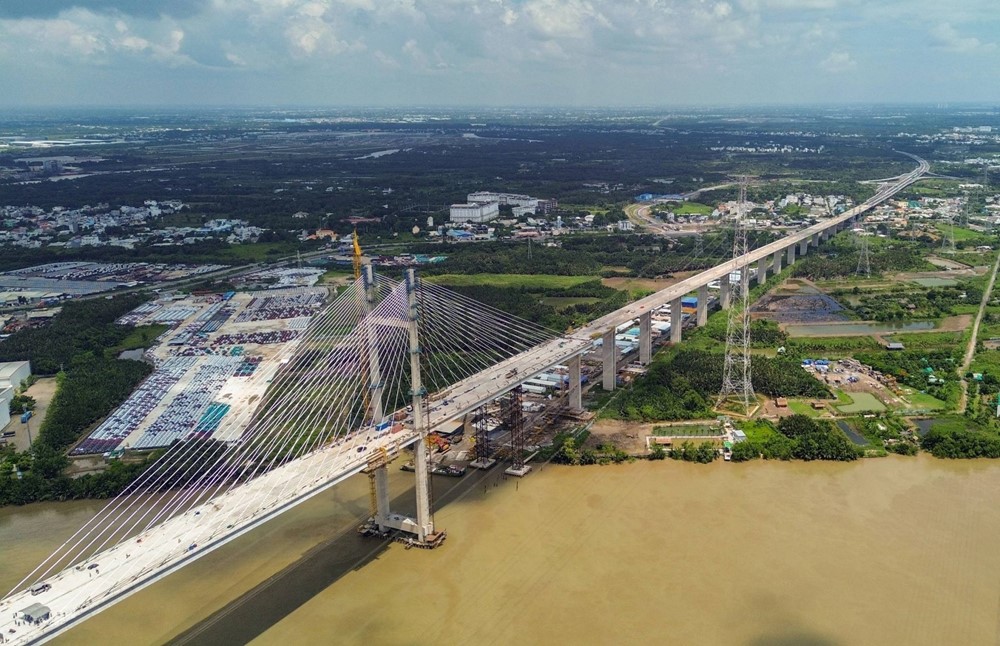 Sắp khánh thành cây cầu dây văng có tĩnh không cao nhất Việt Nam, tổng vốn đầu tư 2.800 tỷ, thi công trong 10 năm - ảnh 3