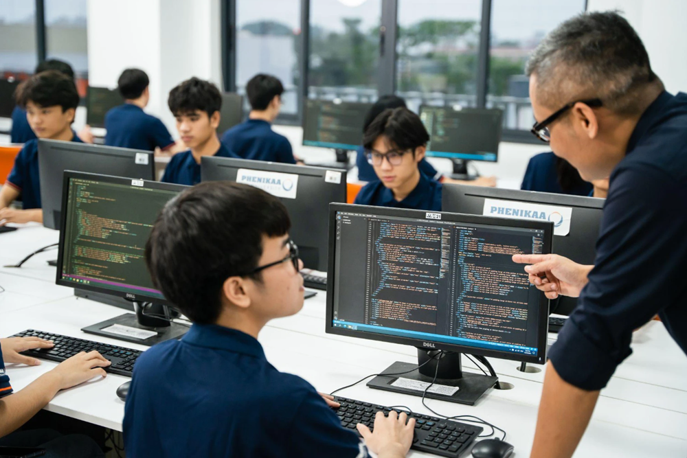 Ngành học có mức lương cao thứ 3 Việt Nam, đang ‘khát’ tới 400.000 nhân lực mỗi năm, lương trung bình 20 triệu/tháng - ảnh 1