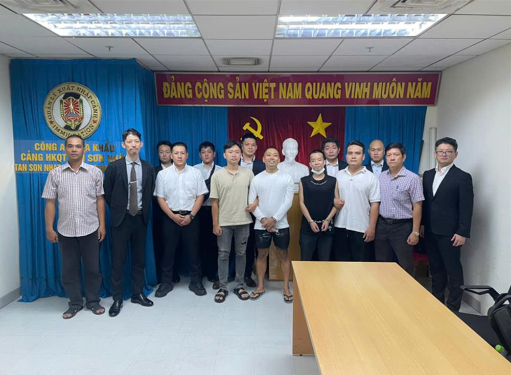 Bộ Công an bàn giao hai đối tượng truy nã cho Cảnh sát Nhật Bản - ảnh 1
