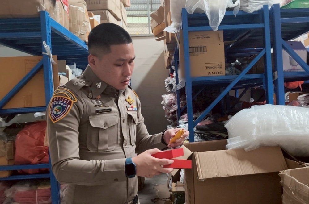 Đột kích, tịch thu gần 35.000 chai nước hoa nhái 20 thương hiệu nổi tiếng - ảnh 1