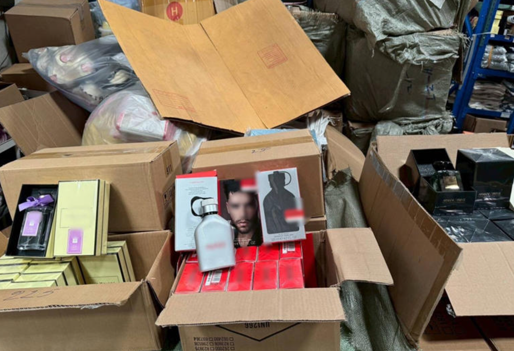 Đột kích, tịch thu gần 35.000 chai nước hoa nhái 20 thương hiệu nổi tiếng - ảnh 5