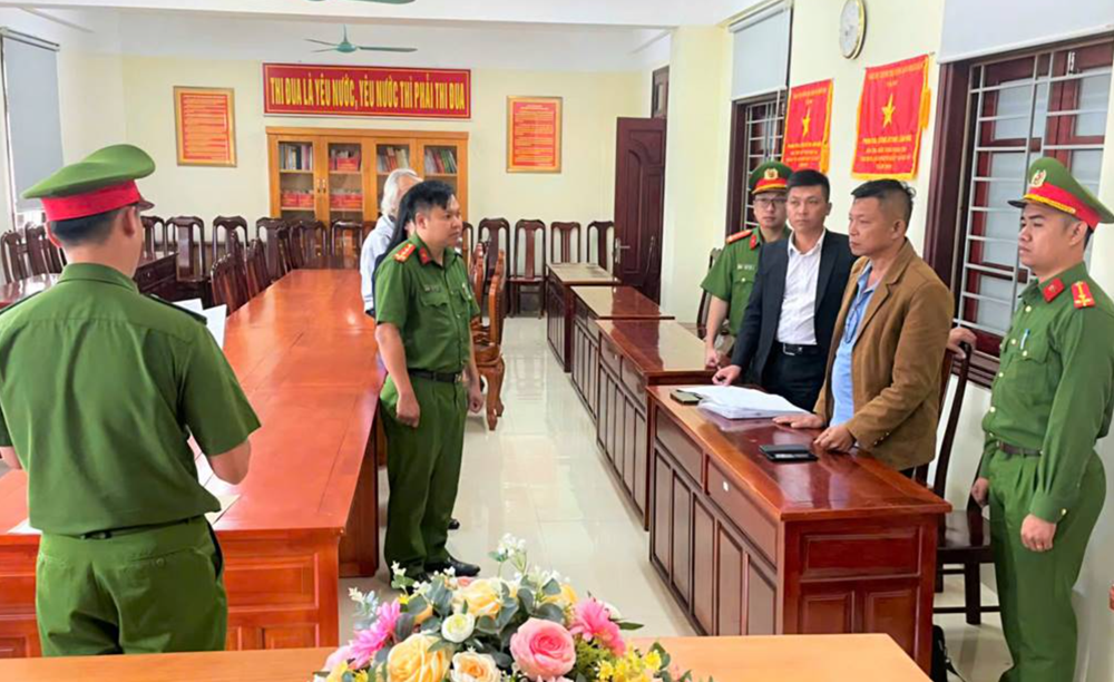 Khám xét nơi ở, bắt tạm giam Giám đốc Nguyễn Khắc Hùng - ảnh 1