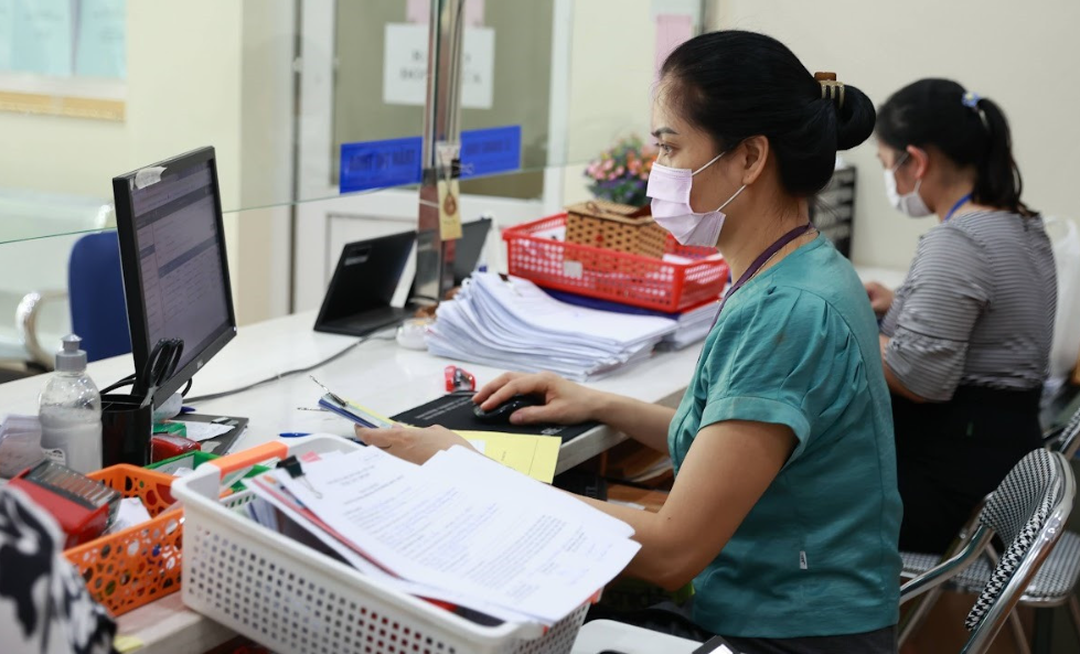 Từ bây giờ, nhóm công chức, viên chức này sẽ được nhận thêm hỗ trợ 5 triệu đồng/tháng - ảnh 1