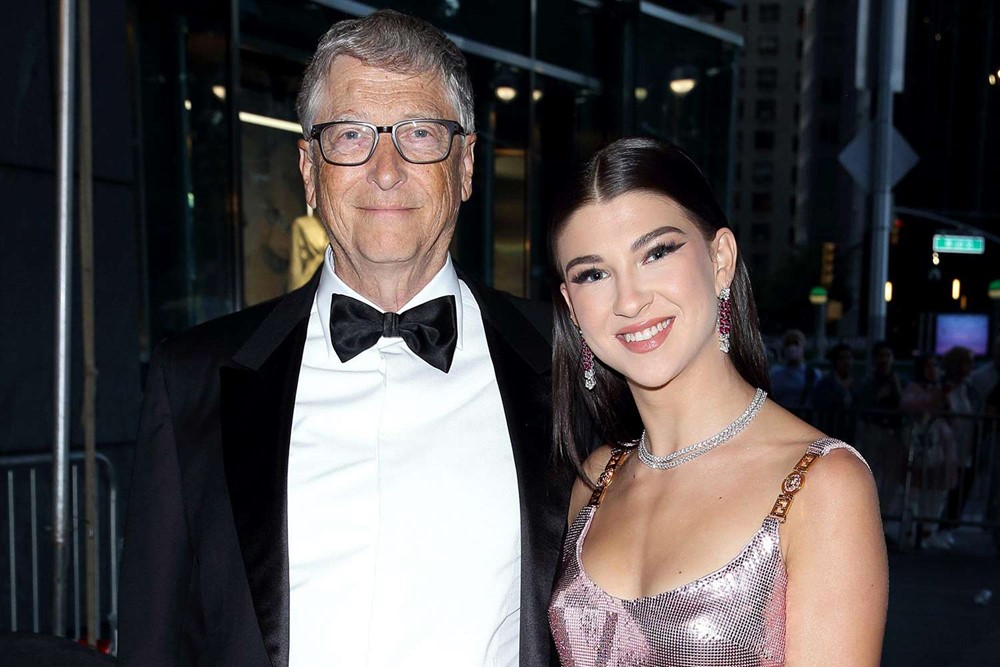 Rời ghế sếp lớn, Bill Gates đi... trực tổng đài khiến cả mạng xã hội dậy sóng - ảnh 1