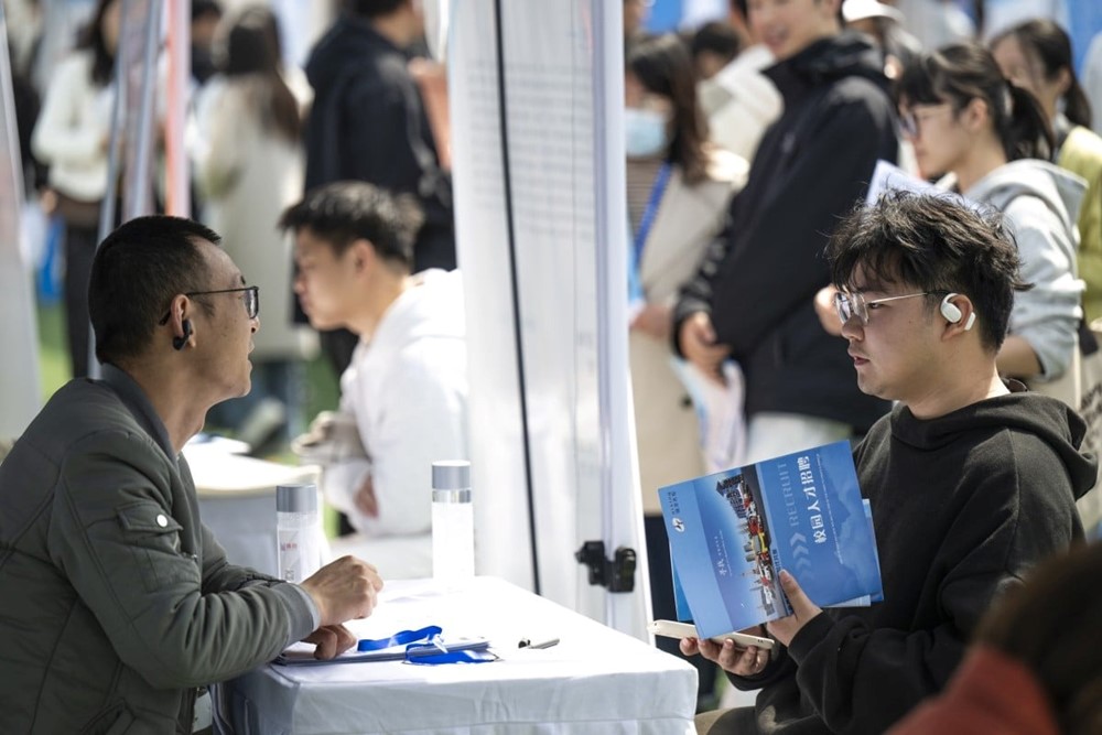 Làn sóng tuyển dụng AI bùng nổ tại Trung Quốc, mở lối thoát giữa làn sóng thất nghiệp  - ảnh 1