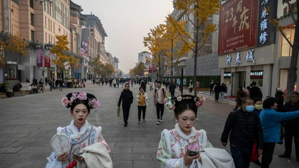 Kinh tế Trung Quốc đón tin xấu, thương chiến đè nặng tâm lý của cả người dân và doanh nghiệp - ảnh 1