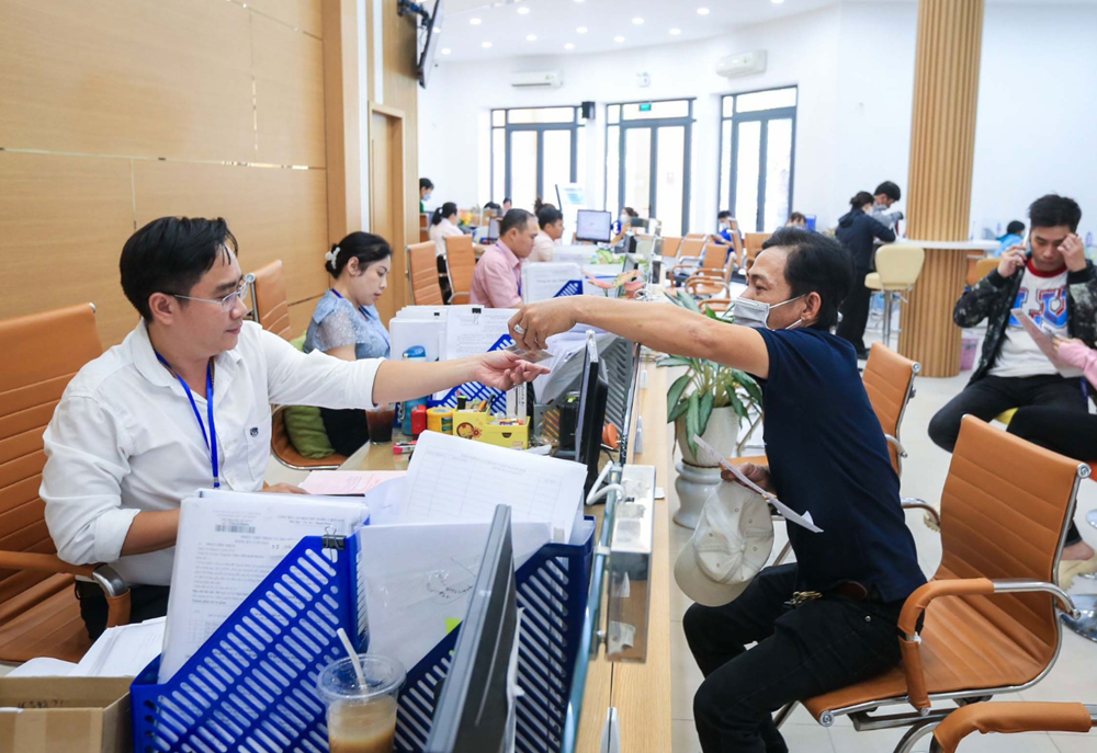 Bộ Nội vụ có điều chỉnh quan trọng liên quan đến thời điểm nghỉ việc của công chức - ảnh 1