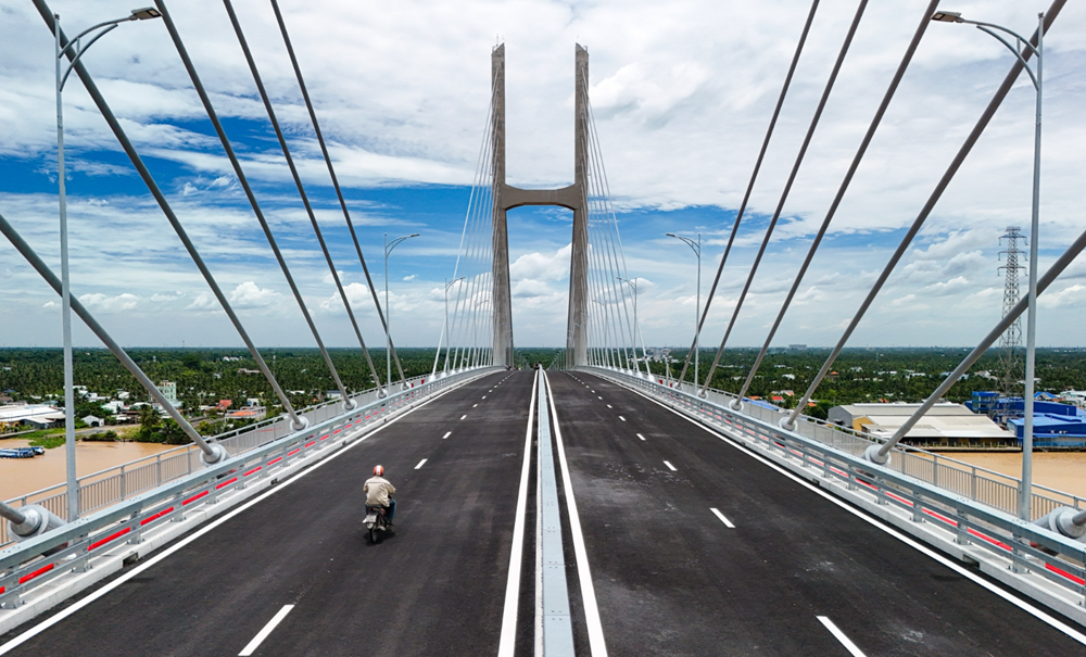 Việt Nam chính thức có cây cầu dài hơn 17km giá vượt 6.800 tỷ, nằm ngay cạnh cầu dây văng đầu tiên do nước ta thiết kế - ảnh 2