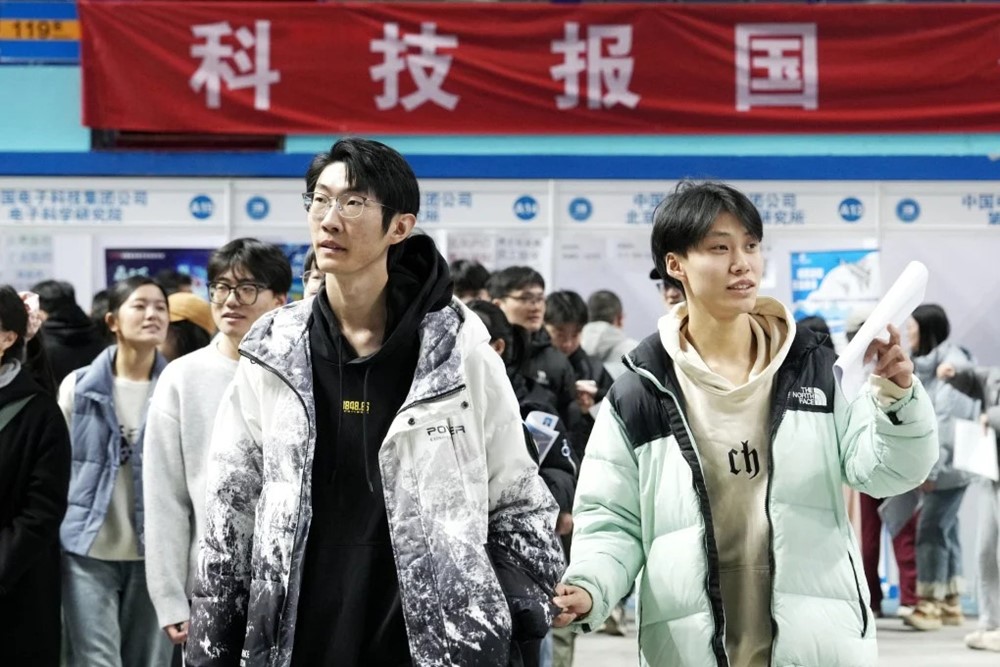 Nền kinh tế lớn thứ 2 thế giới lung lay: Cứ gần 5 người trẻ thì có 1 người thất nghiệp, 12 triệu cử nhân hoang mang - ảnh 1