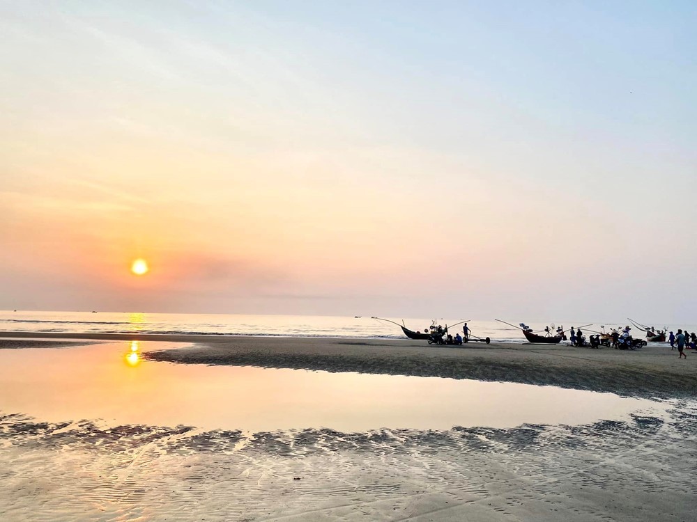 Bãi biển đẹp tựa ‘viên ngọc ẩn’ hoang sơ giữa lòng Thanh Hóa: Sát Sầm Sơn nhưng ít người biết, nước trong xanh đến mê mẩn - ảnh 1