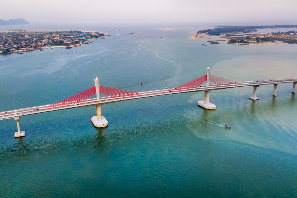 Chính thức cấm cầu 950 tỷ nối Nghệ An - Hà Tĩnh từ 6h sáng nay - ảnh 2