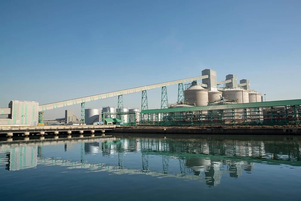 Nhà máy luyện nhôm lớn sắp đóng cửa khiến 37.000 người thất nghiệp, thổi bay 1/3 kim ngạch xuất khẩu của 1 quốc gia - ảnh 1