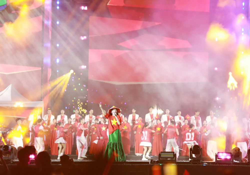 Bộ Văn hóa, Thể thao và Du lịch tổ chức concert, quyên góp được 4,2 tỷ giúp miền Trung vượt qua bão số 5 - ảnh 2