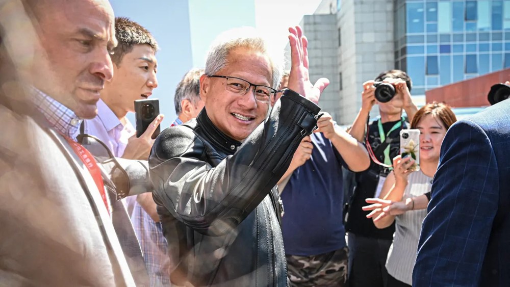CEO Nvidia Jensen Huang hé lộ khả năng đưa chip AI tiên tiến nhất sang Trung Quốc - ảnh 1