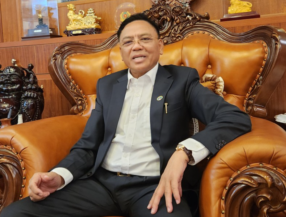 Chân dung vị đại gia vừa bị công an bắt khẩn cấp: Chủ tịch CLB bóng đá có tiếng, sở hữu cơ ngơi 50.000m2 có riêng sân bay cùng dàn xe cổ đắt giá - ảnh 3