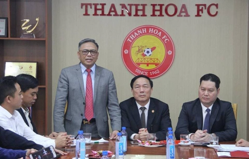 Chân dung vị đại gia vừa bị công an bắt khẩn cấp: Chủ tịch CLB bóng đá có tiếng, sở hữu cơ ngơi 50.000m2 có riêng sân bay cùng dàn xe cổ đắt giá - ảnh 5