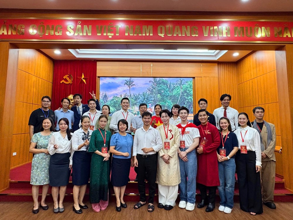 Hoàng Thùy Linh bất ngờ đăng ảnh bên ‘người ấy’, dân mạng phấn khích ‘đẩy thuyền’ - ảnh 5