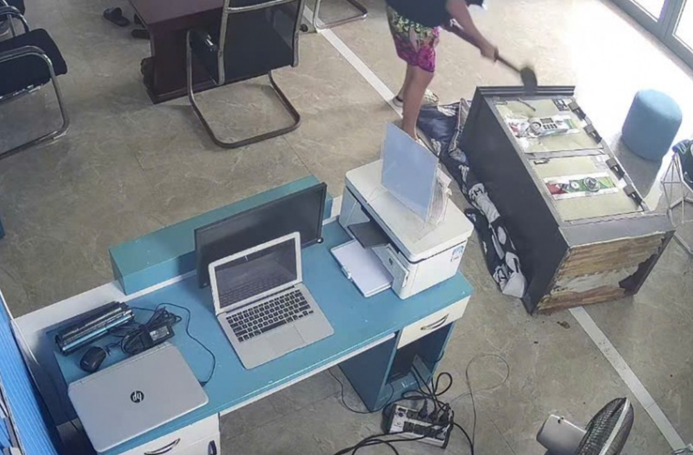 Nam sinh 18 tuổi đem bán gần 3 cây vàng, chủ tiệm tinh ý phát hiện điều bất thường, lập tức báo công an - ảnh 1