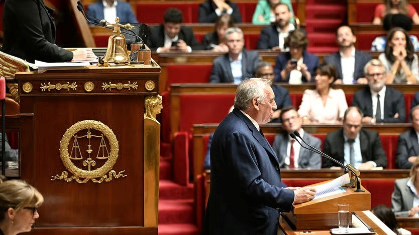 Rắc rối gấp ba cho nước Pháp khi Chính phủ sụp đổ - ảnh 1